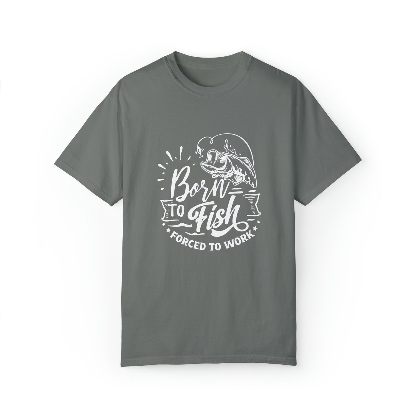 「魚のために生まれ、労働を強いられる」Tシャツ