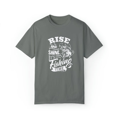 「Dawn to Dusk Angler: Seize the Fishing Day」Tシャツ