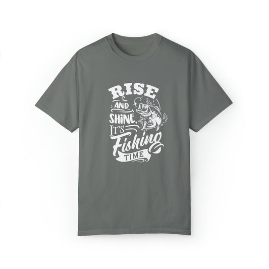 "Dawn to Dusk Angler: Seize the Fishing Day" T-Shirt