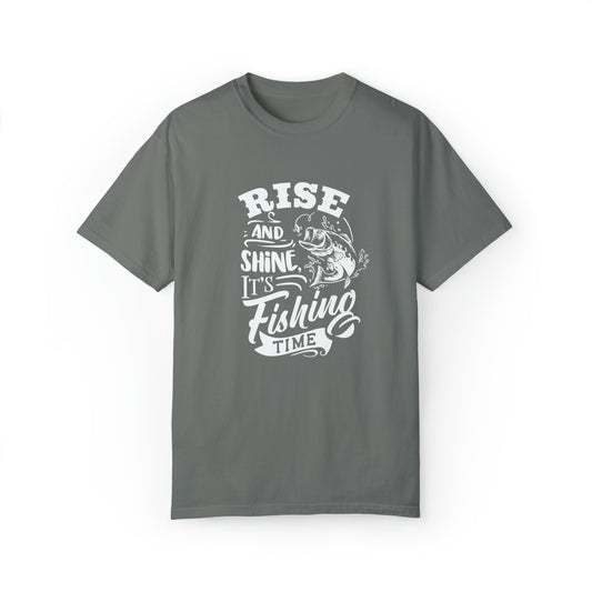 「Dawn to Dusk Angler: Seize the Fishing Day」Tシャツ