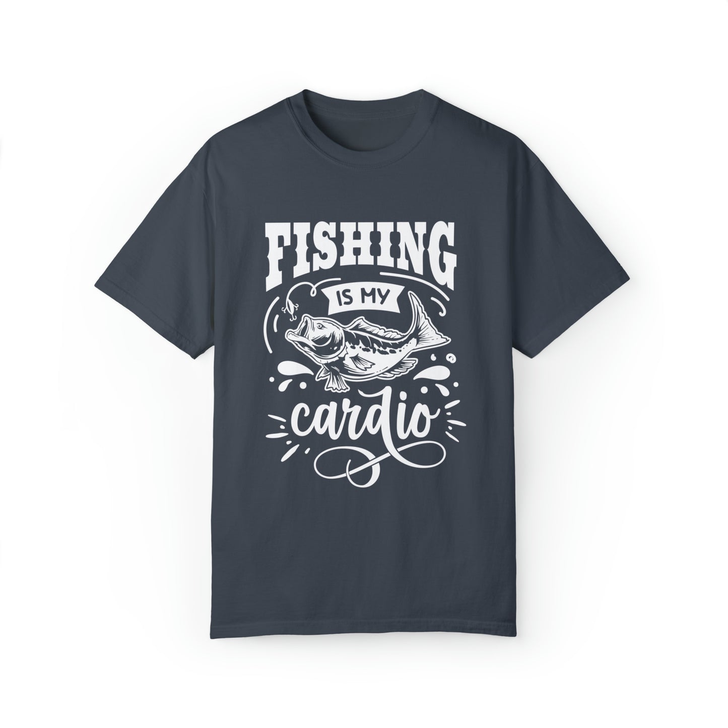 ¡Disfruta de la diversión con nuestra camiseta Fishing is my Cardio!