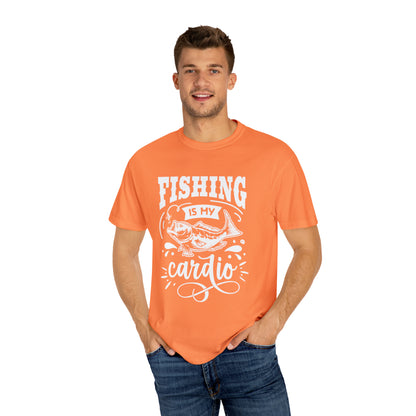 ¡Disfruta de la diversión con nuestra camiseta Fishing is my Cardio!