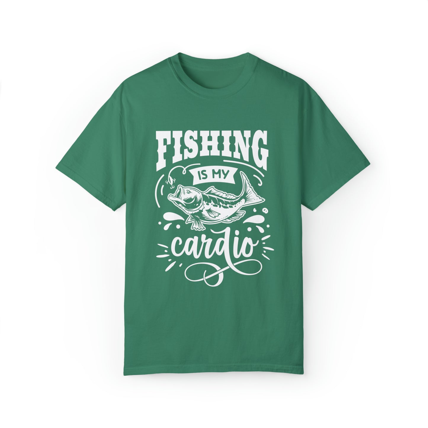 ¡Disfruta de la diversión con nuestra camiseta Fishing is my Cardio!