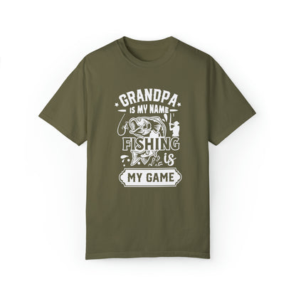 Master Angler Grandpa: Embracing the Fishing Legacy T-shirt