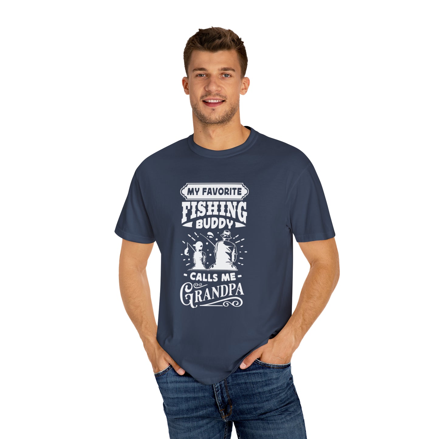 Camiseta "Cherished Fishing Companion: Abrazado como abuelo"