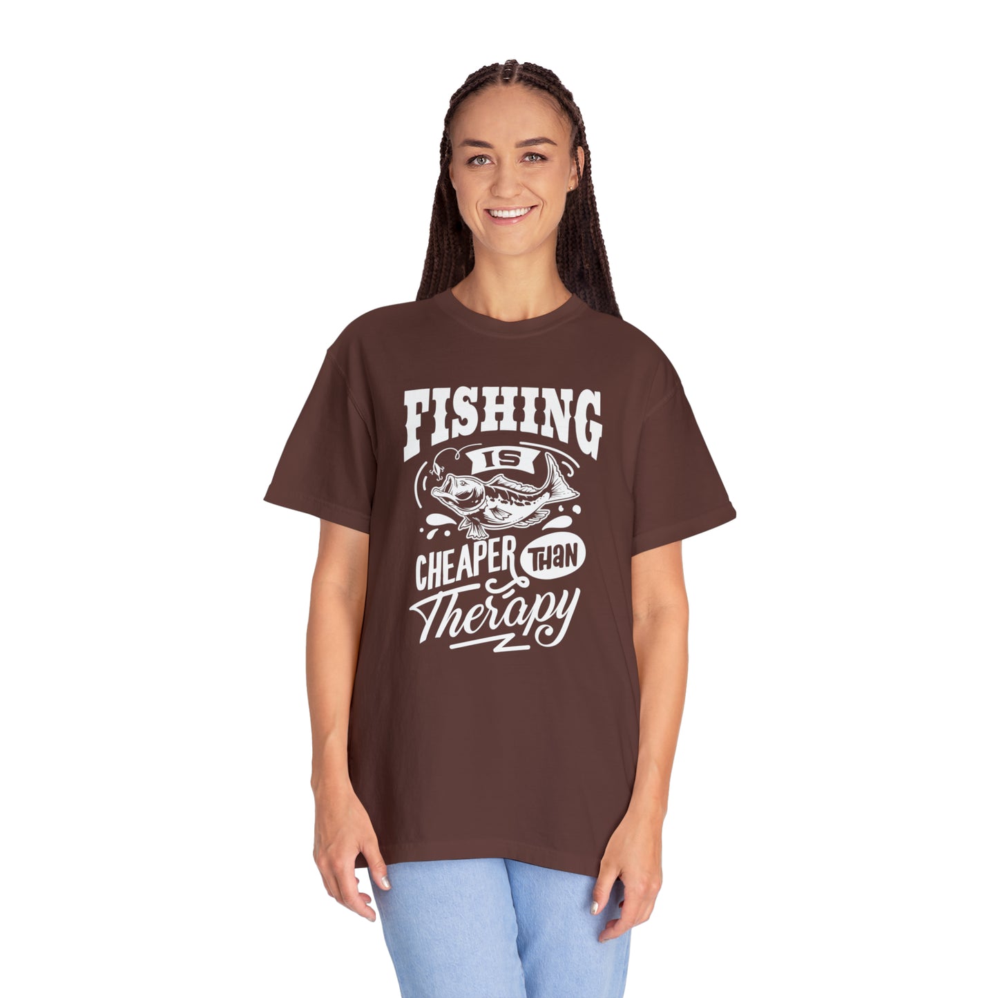 Reel in Tranquility: Camiseta de terapia de pesca