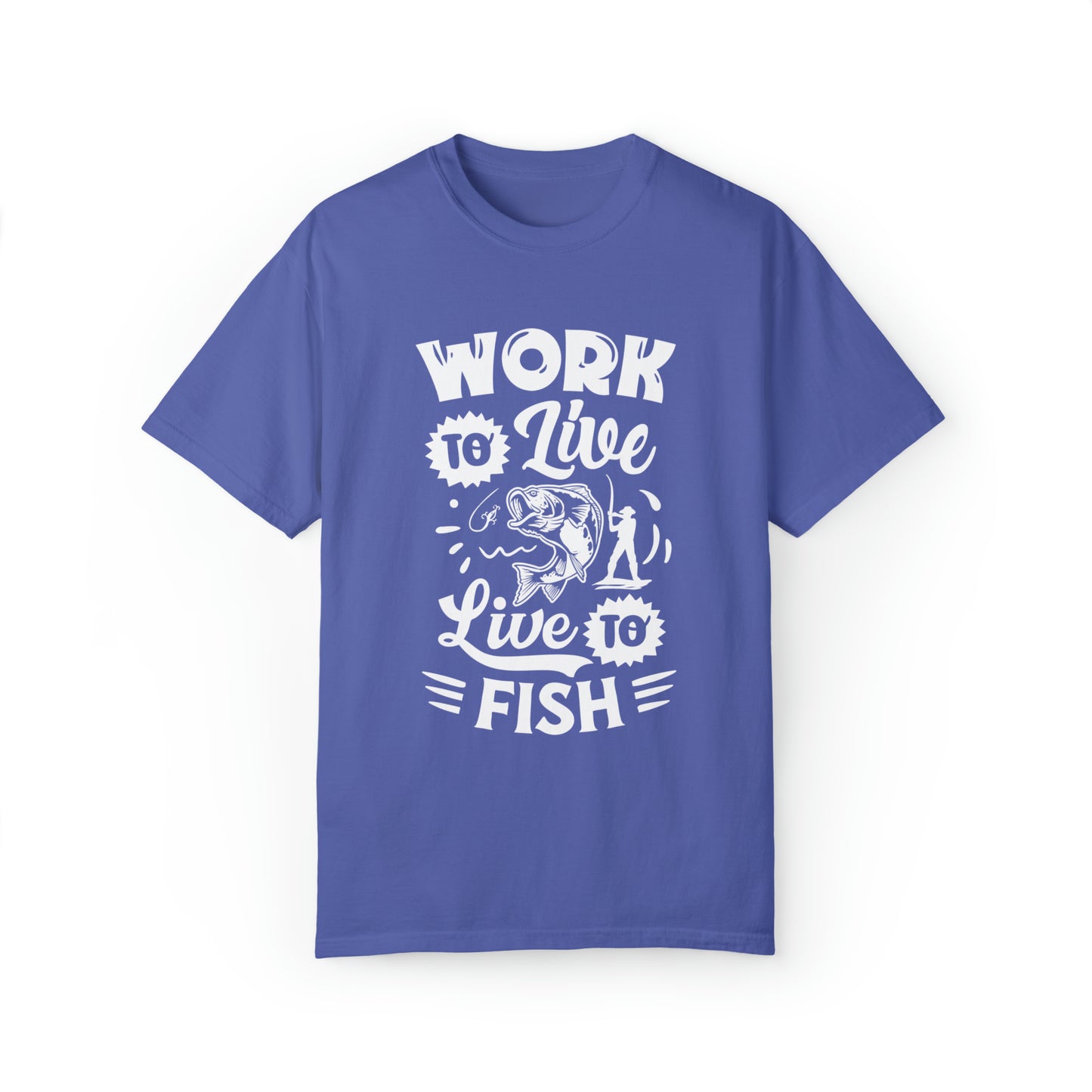 La vida del pescador: trabajar para vivir, vivir para pescar camiseta