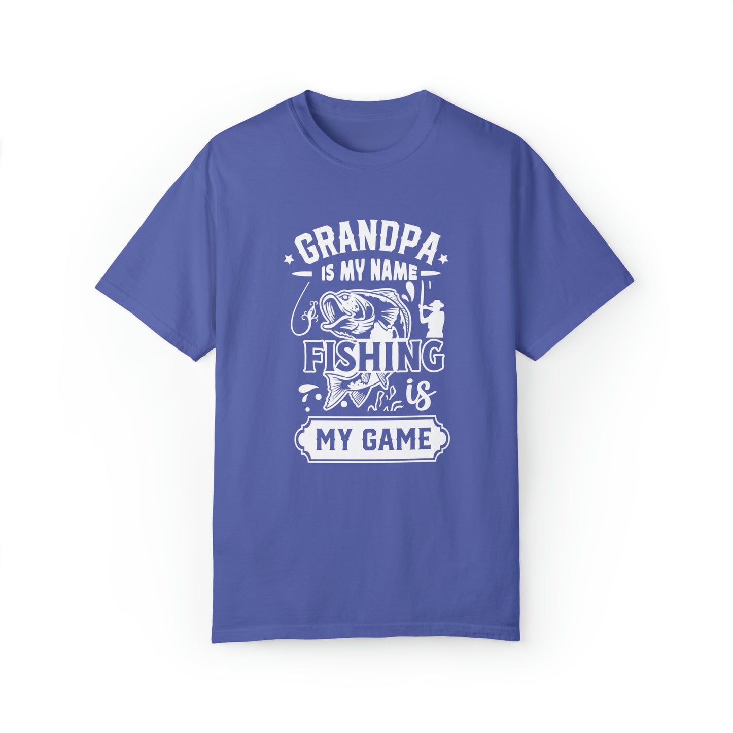 Master Angler Grandpa: Embracing the Fishing Legacy T-shirt