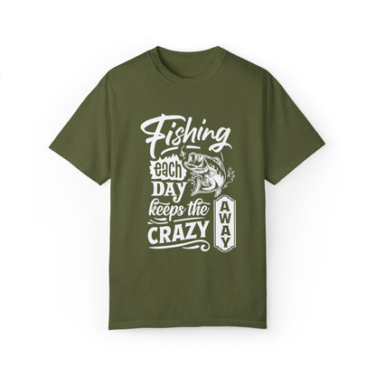 Manténgase cuerdo con la camiseta Daily Fishing Adventures