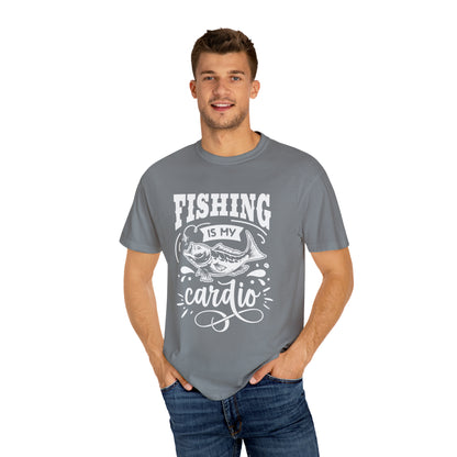 ¡Disfruta de la diversión con nuestra camiseta Fishing is my Cardio!