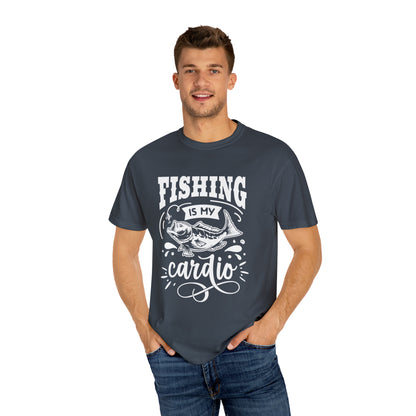 ¡Disfruta de la diversión con nuestra camiseta Fishing is my Cardio!