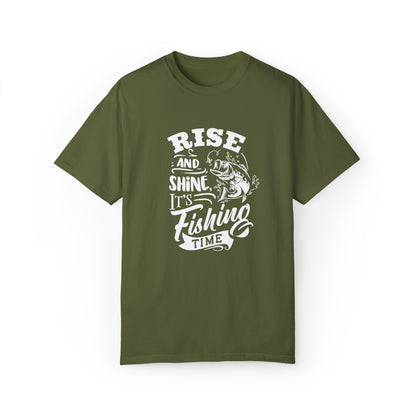 Camiseta "Dawn to Dusk Angler: Aprovecha el día de pesca"