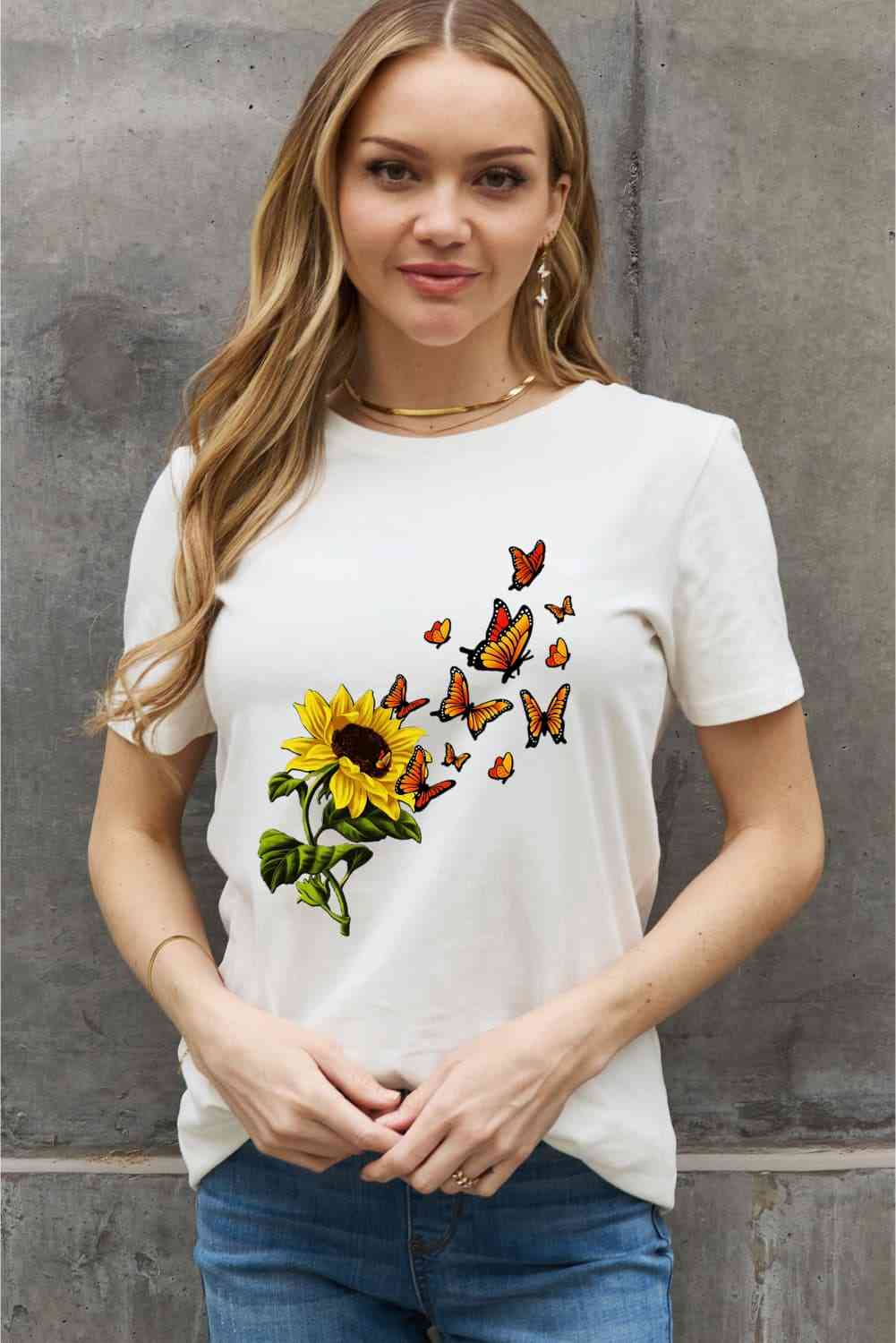 Camiseta de algodón con estampado de mariposas y girasoles de tamaño completo de Simply Love