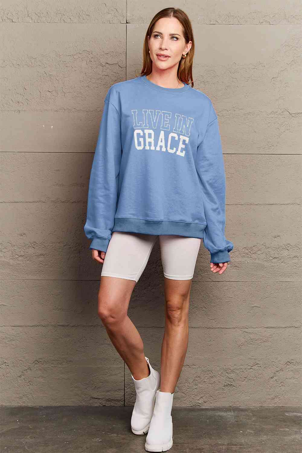 Sudadera con gráfico LIVE IN GRACE de tamaño completo de Simply Love