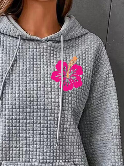 Sudadera con capucha texturizada y estampado de flores de tamaño completo con bolsillo