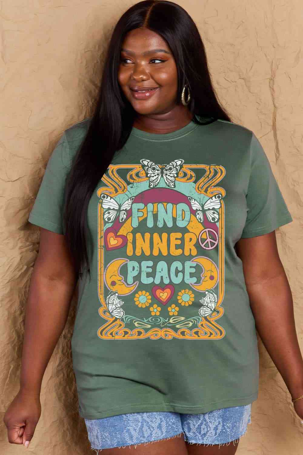 Camiseta de algodón con gráfico FIND INNER PEACE de talla grande de Simply Love