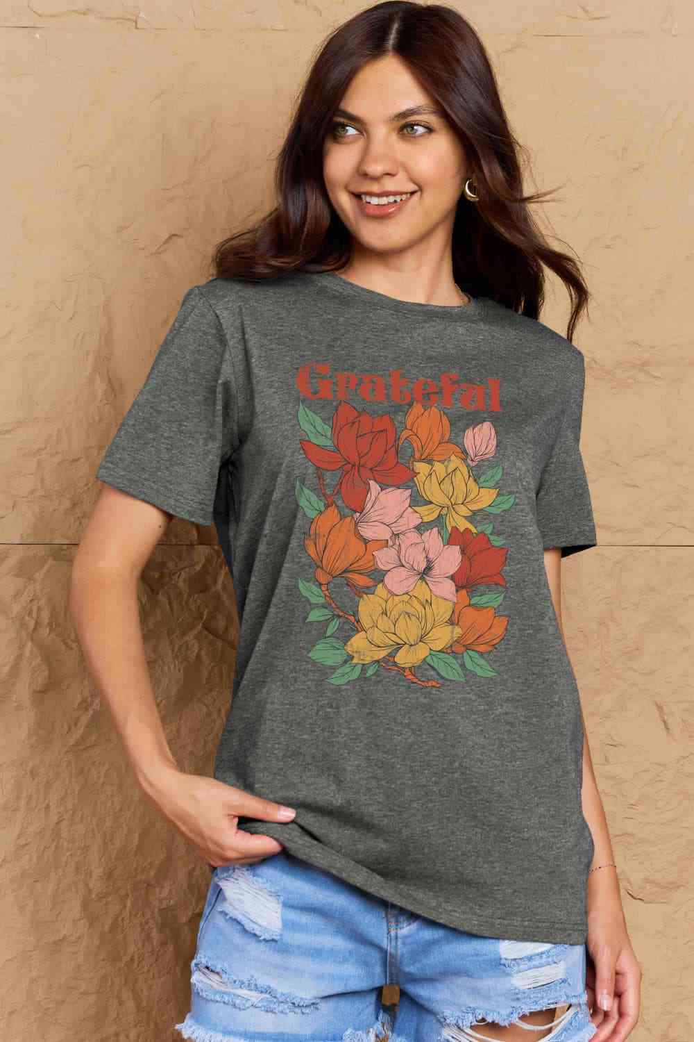 Camiseta de algodón con estampado de flores GRATEFUL de talla grande de Simply Love