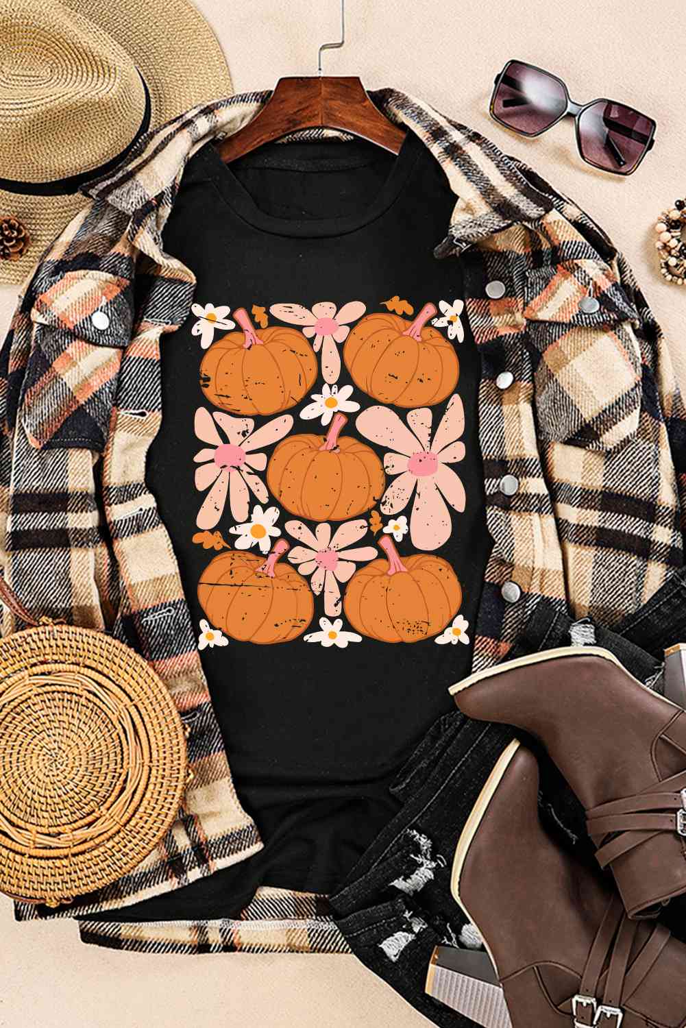 Camiseta con estampado de calabaza y manga corta con cuello redondo