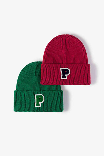 Gorro de punto con puños y parche de letras