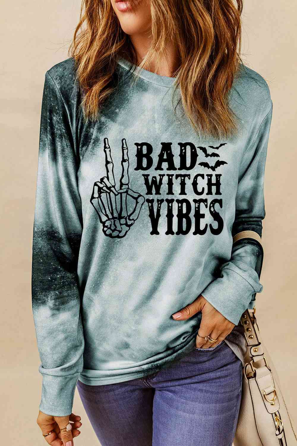 ラウンドネック長袖BAD WITCH VIBESスウェットシャツ