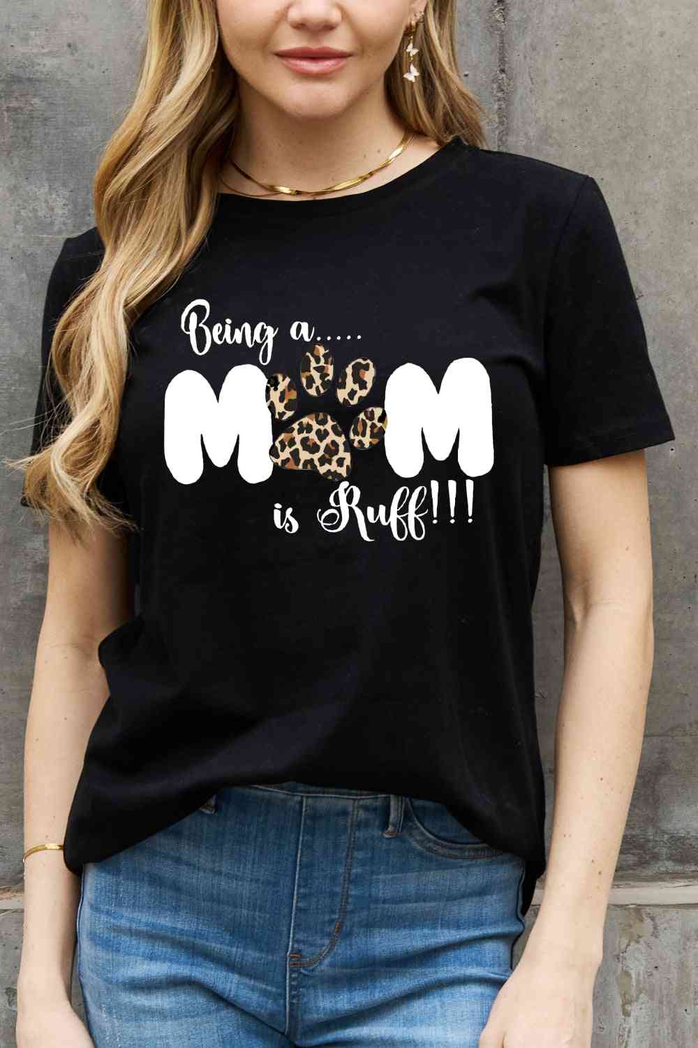 Camiseta de algodón con estampado BEING A MOM IS RUFF de tamaño completo de Simply Love