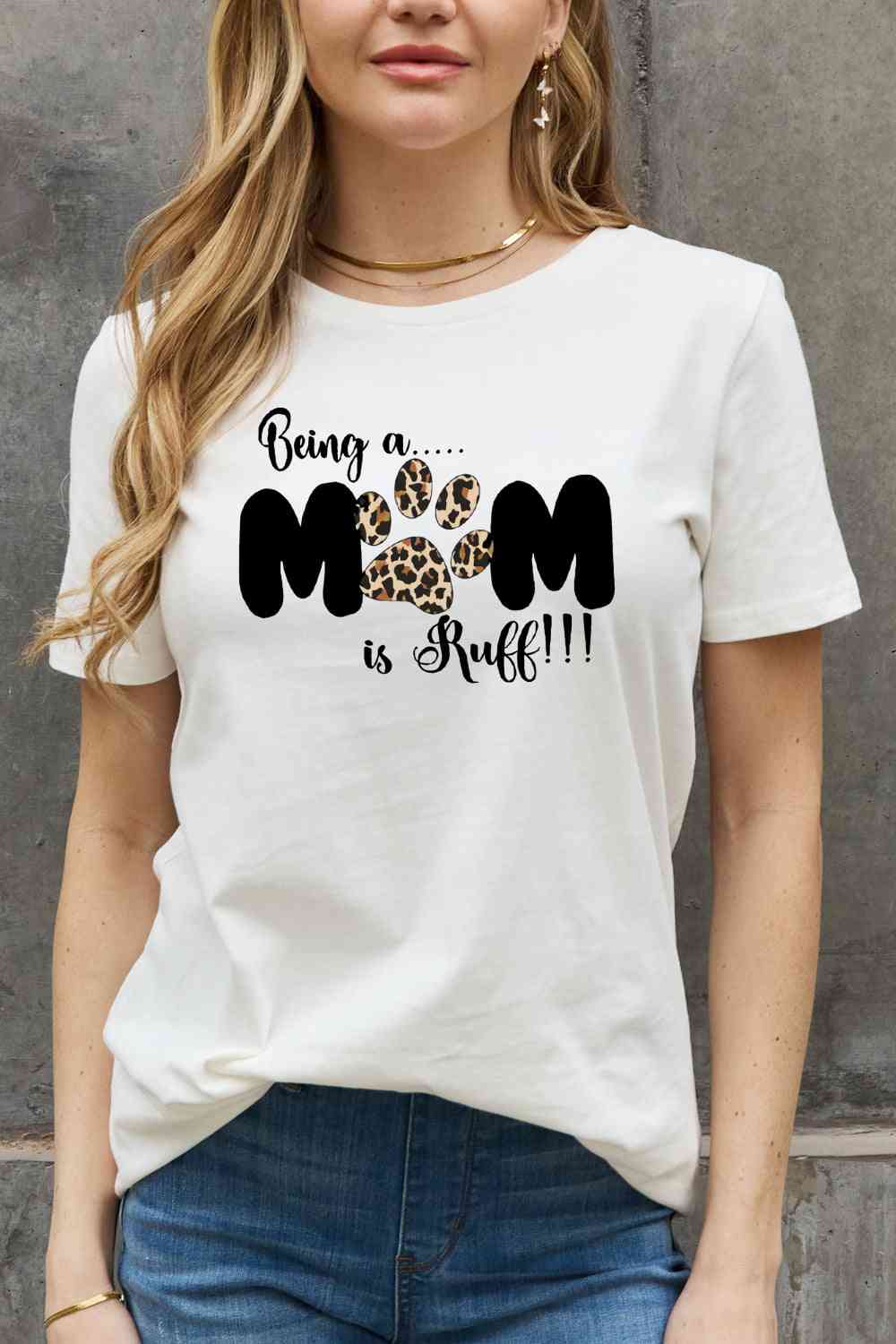 Camiseta de algodón con estampado BEING A MOM IS RUFF de tamaño completo de Simply Love