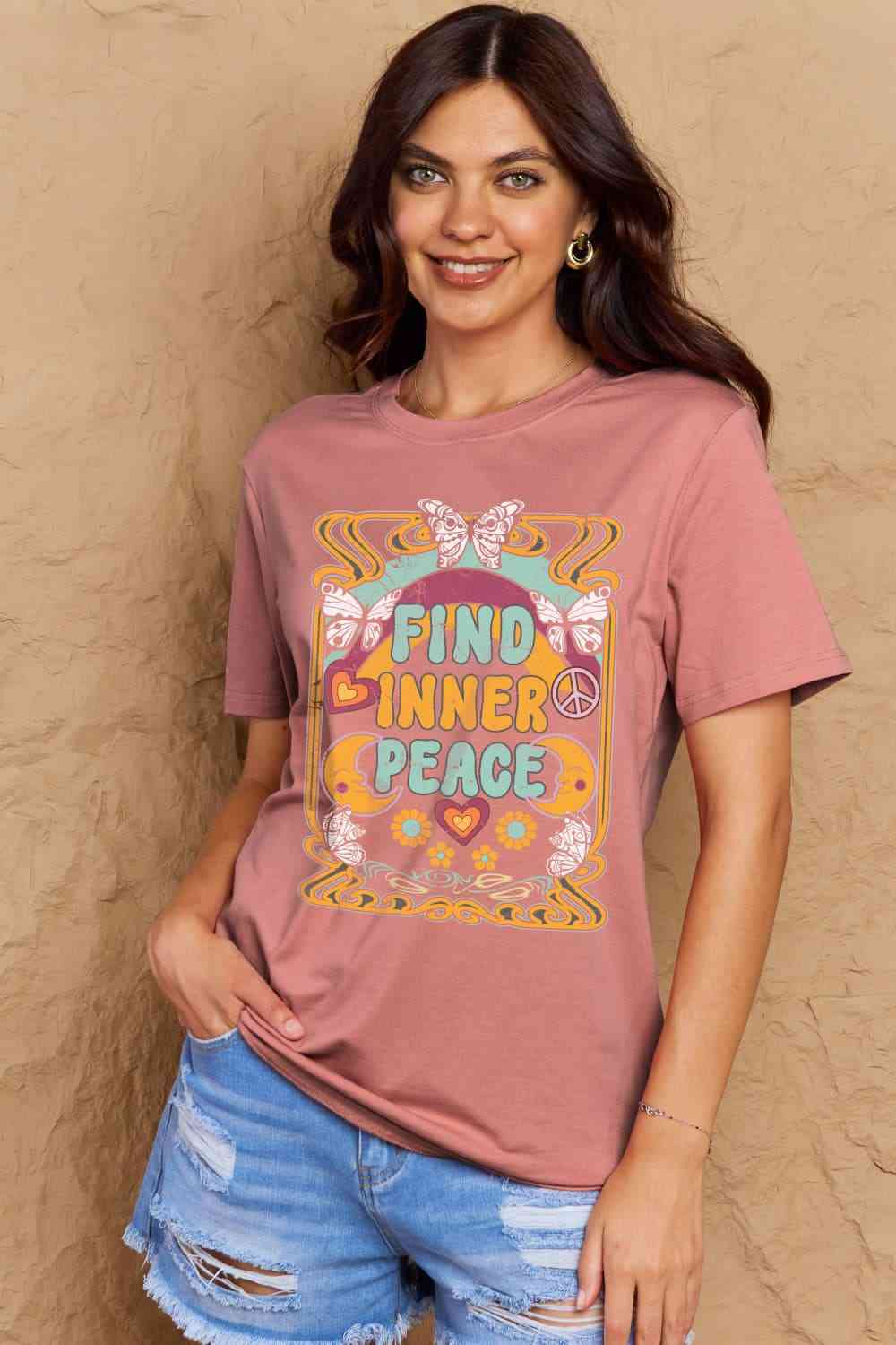 Camiseta de algodón con gráfico FIND INNER PEACE de talla grande de Simply Love