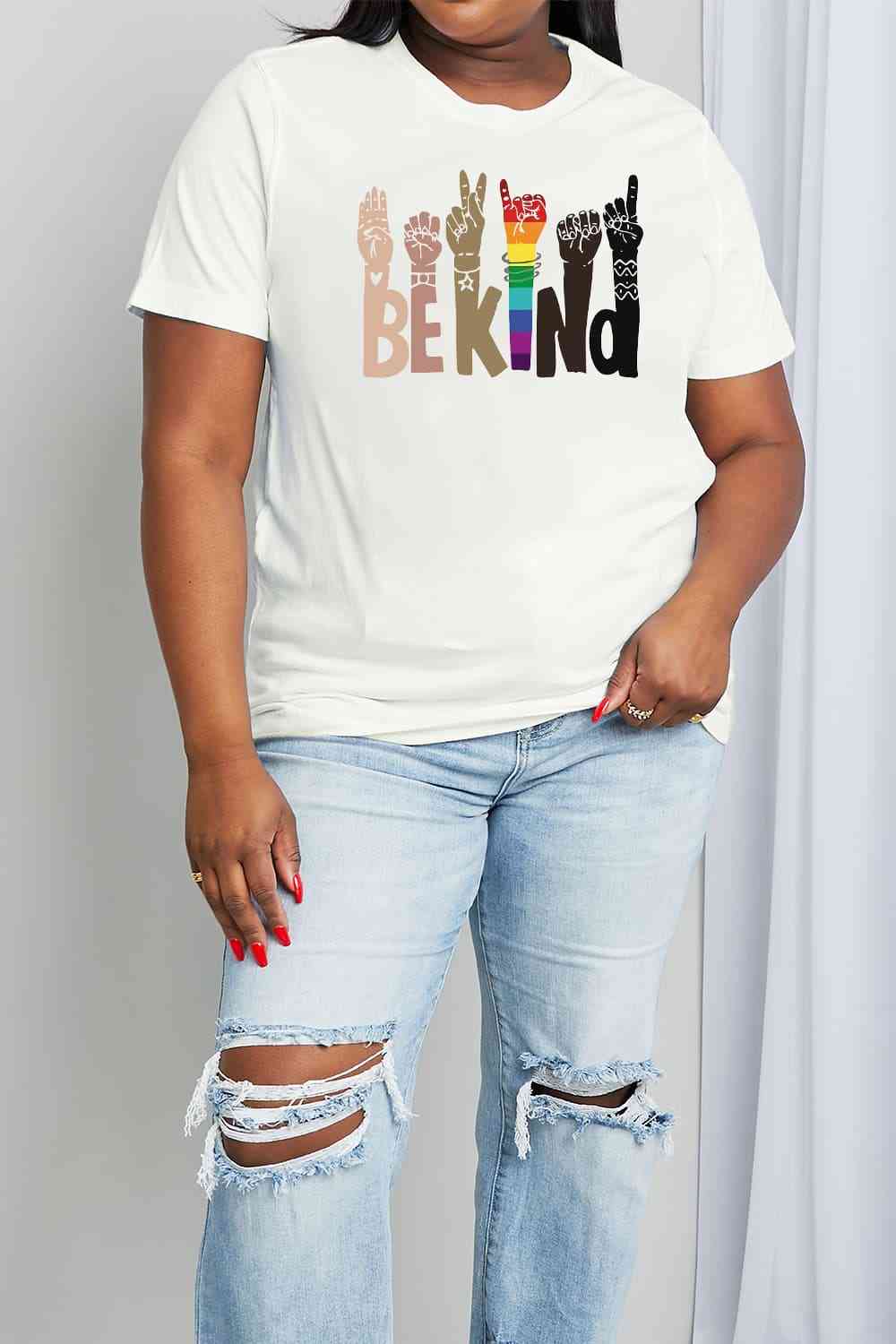 Camiseta de algodón con estampado BE KIND de tamaño completo de Simply Love