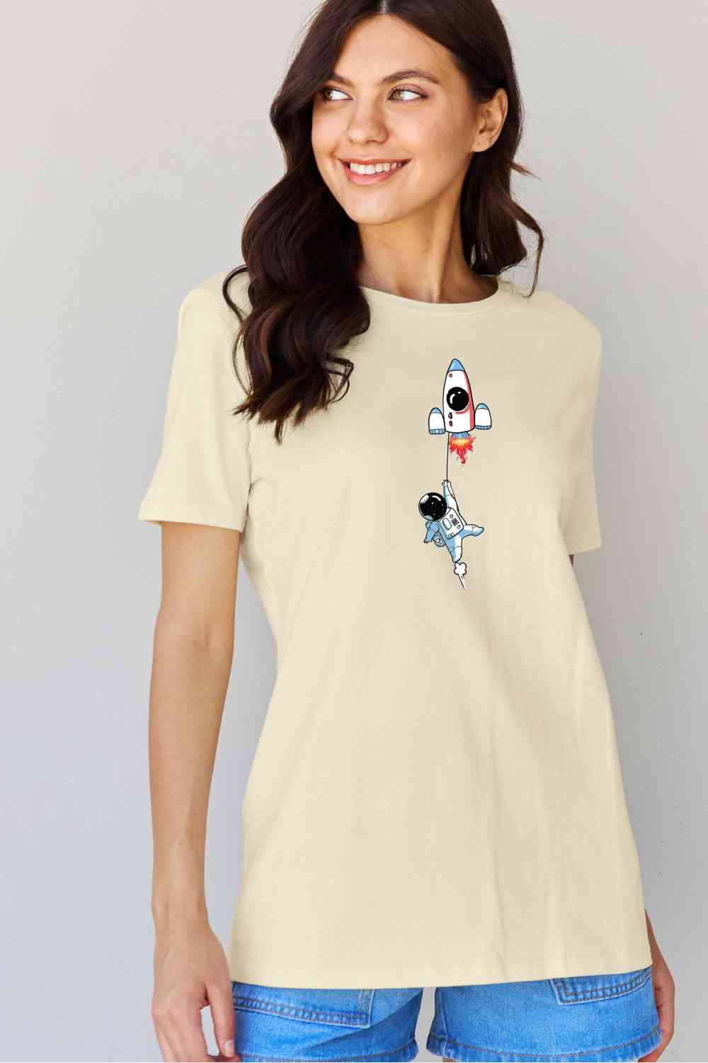 Camiseta de algodón con estampado de astronauta de talla grande de Simply Love