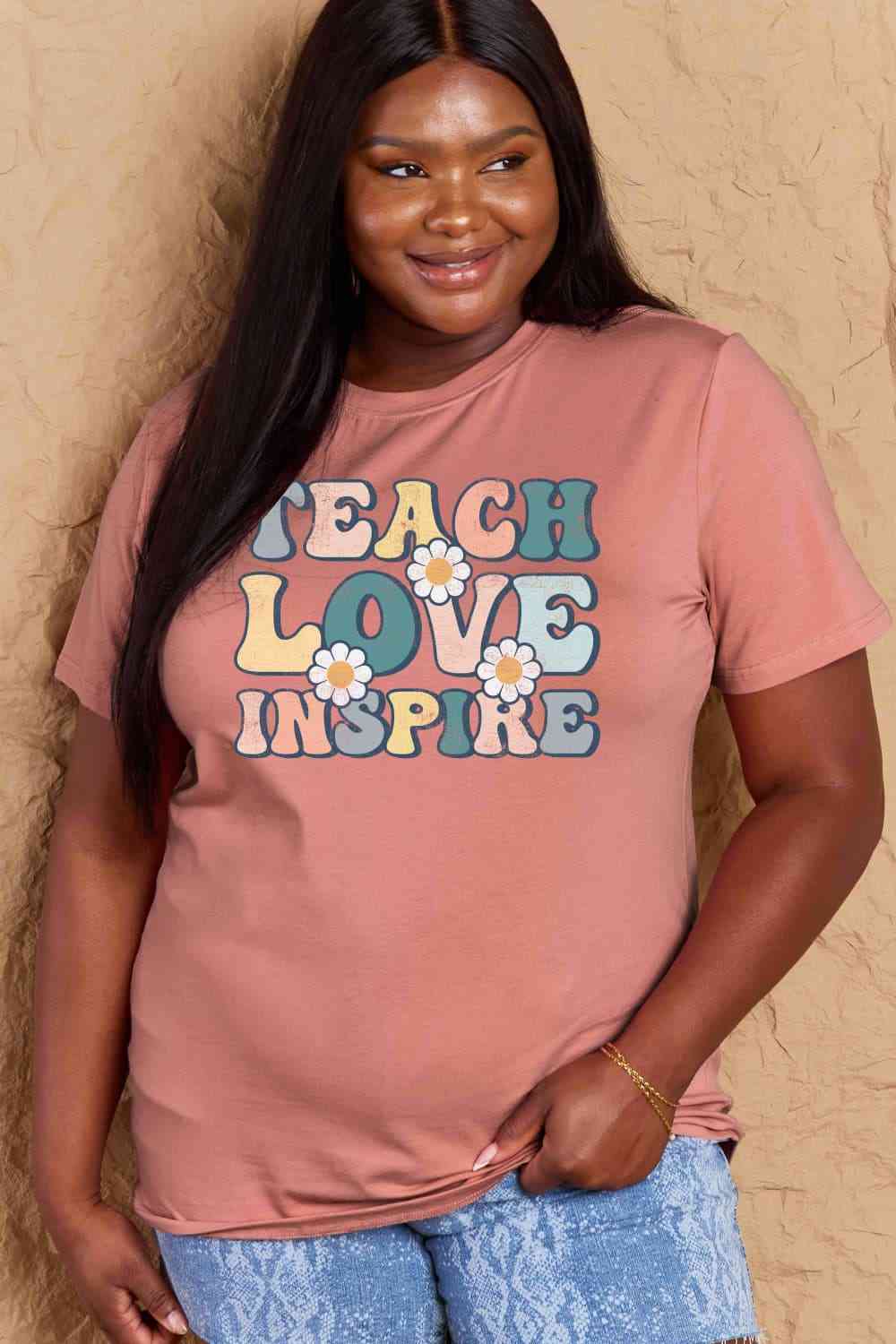 Camiseta de algodón con gráfico TEACH LOVE INSPIRE de talla grande de Simply Love