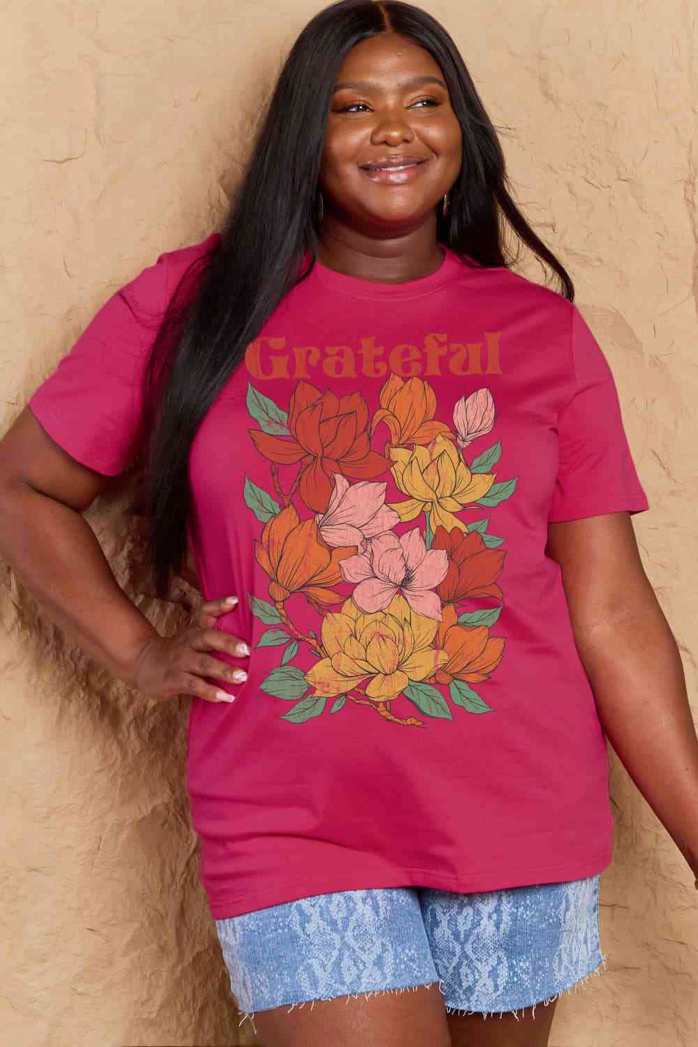 Camiseta de algodón con estampado de flores GRATEFUL de talla grande de Simply Love