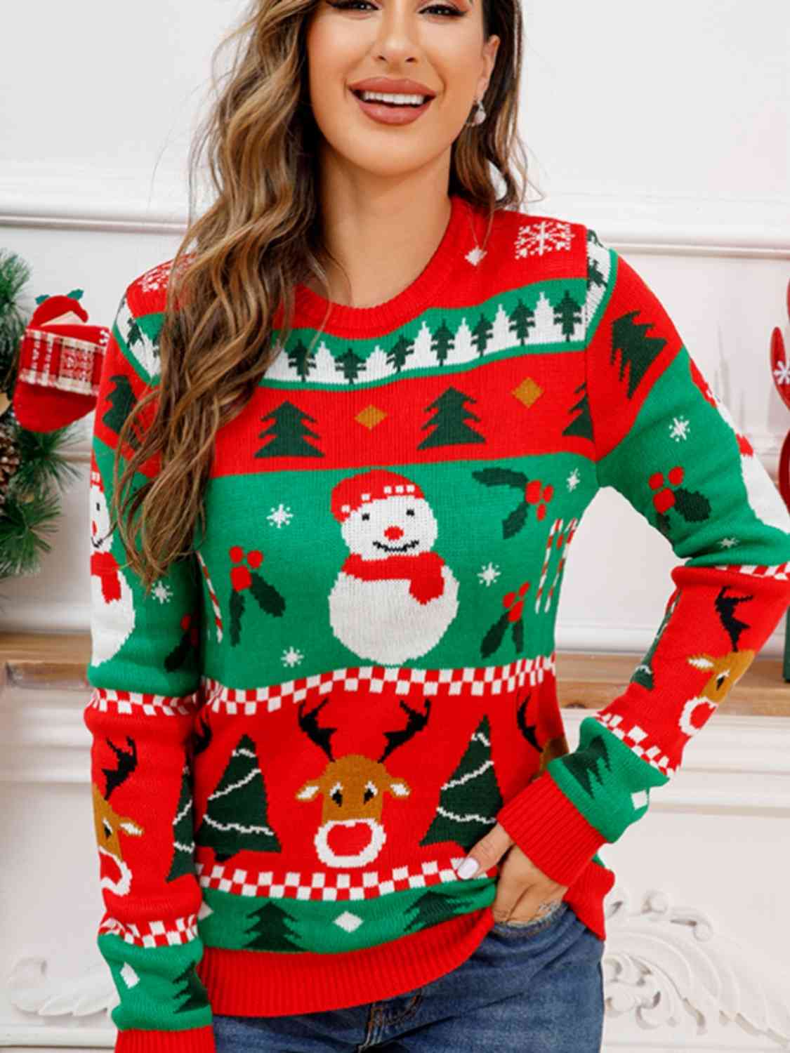 Suéter de cuello redondo con tema navideño