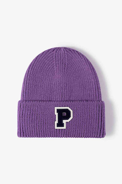 Gorro de punto con puños y parche de letras