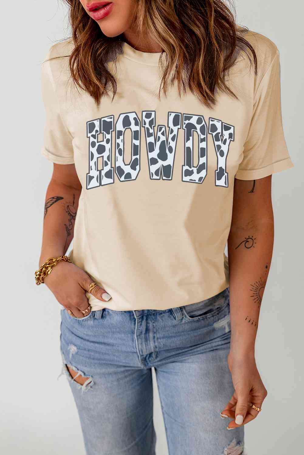 Camiseta con gráfico HOWDY de manga corta y cuello redondo