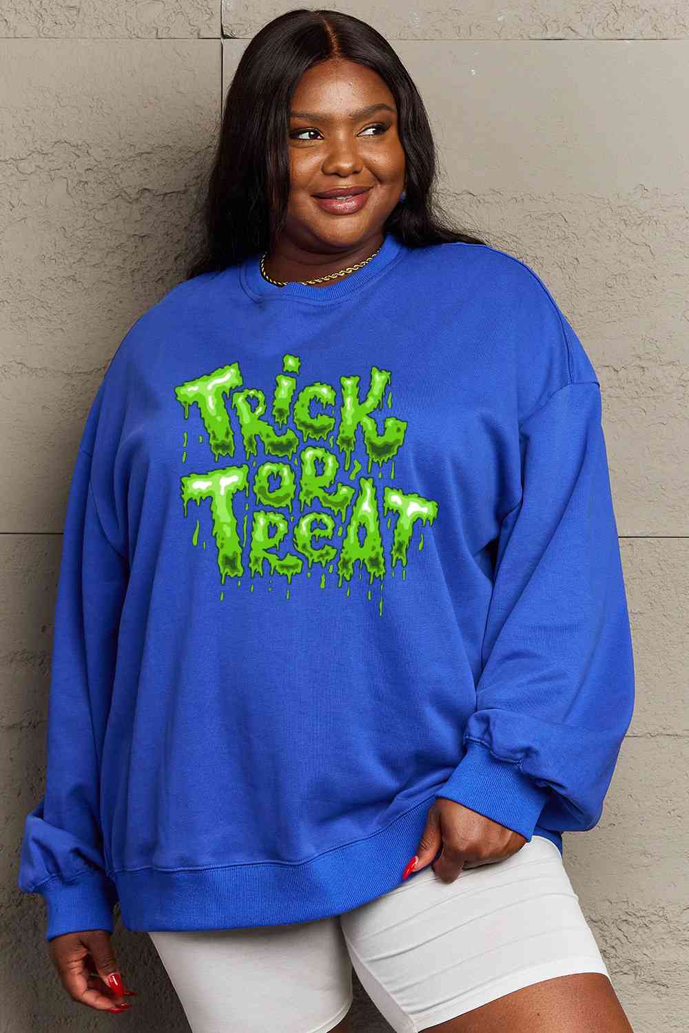 Sudadera con gráfico TRICK OR TREAT de tamaño completo de Simply Love