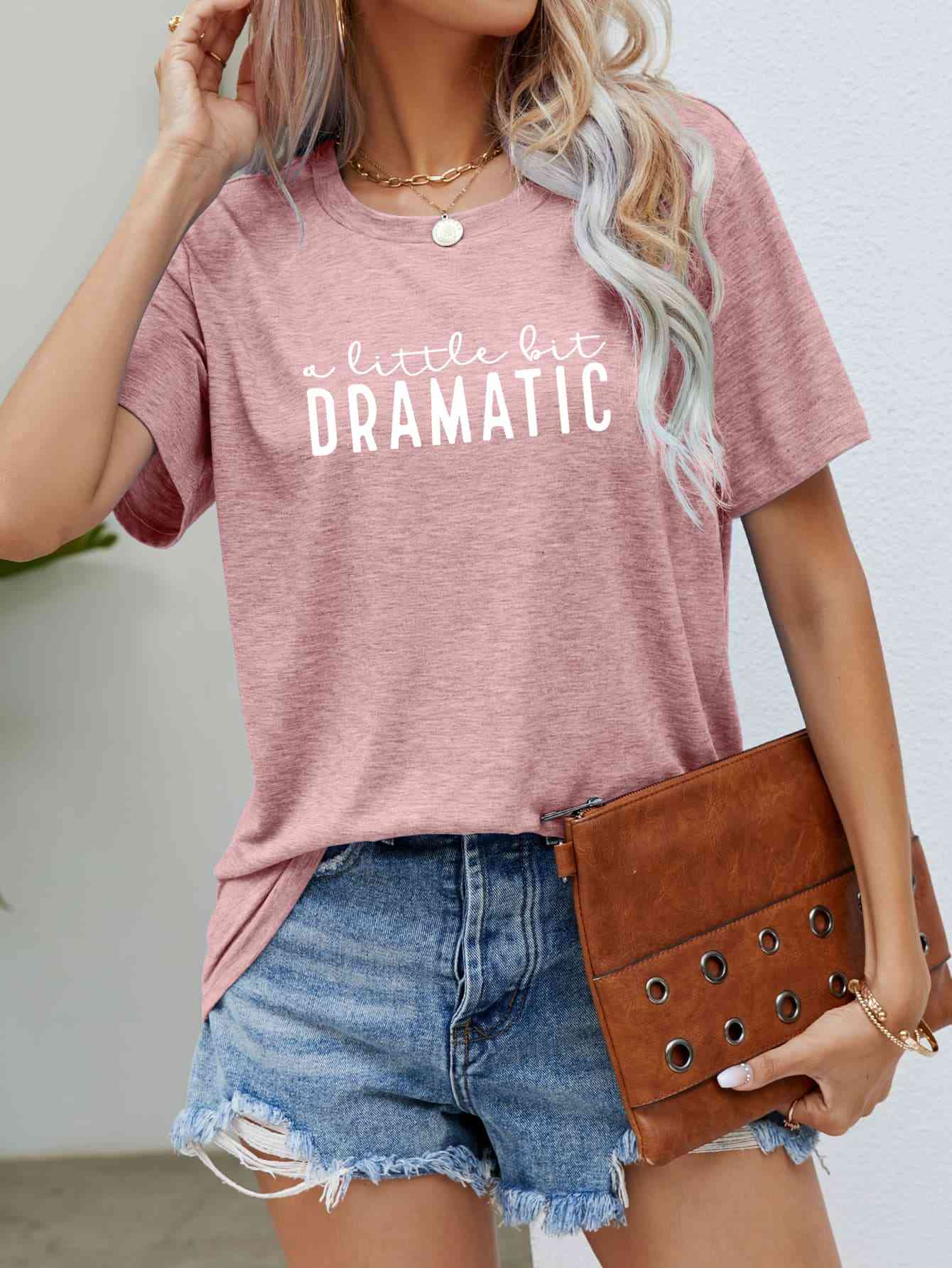 Camiseta gráfica UN POCO DRAMÁTICO