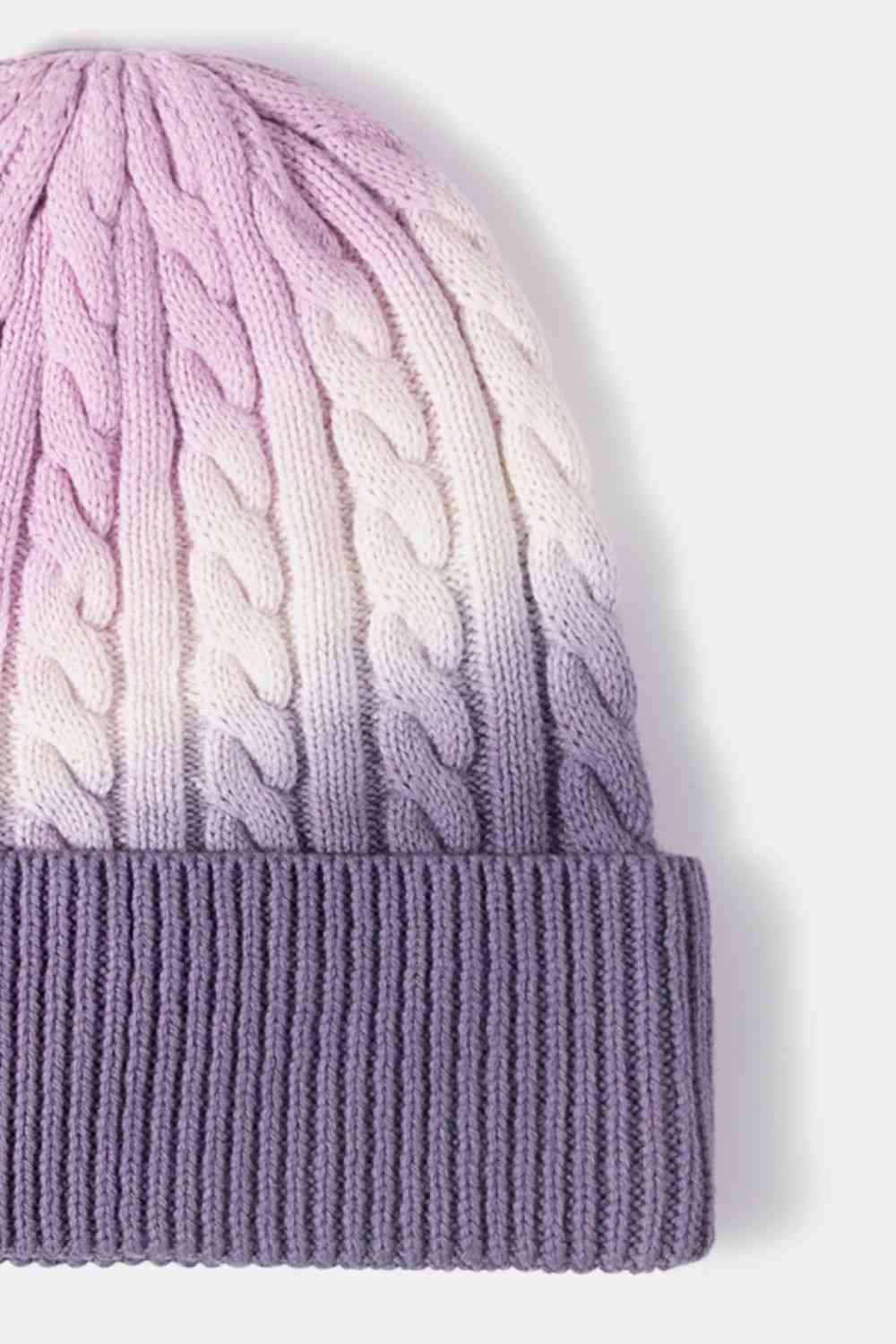 Gorro con puños de punto trenzado con efecto tie-dye en contraste