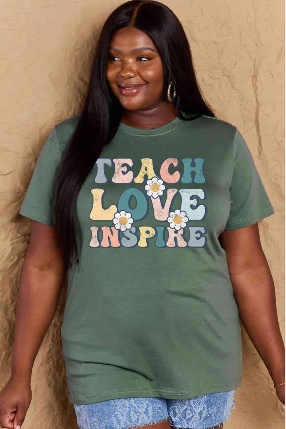 Camiseta de algodón con gráfico TEACH LOVE INSPIRE de talla grande de Simply Love