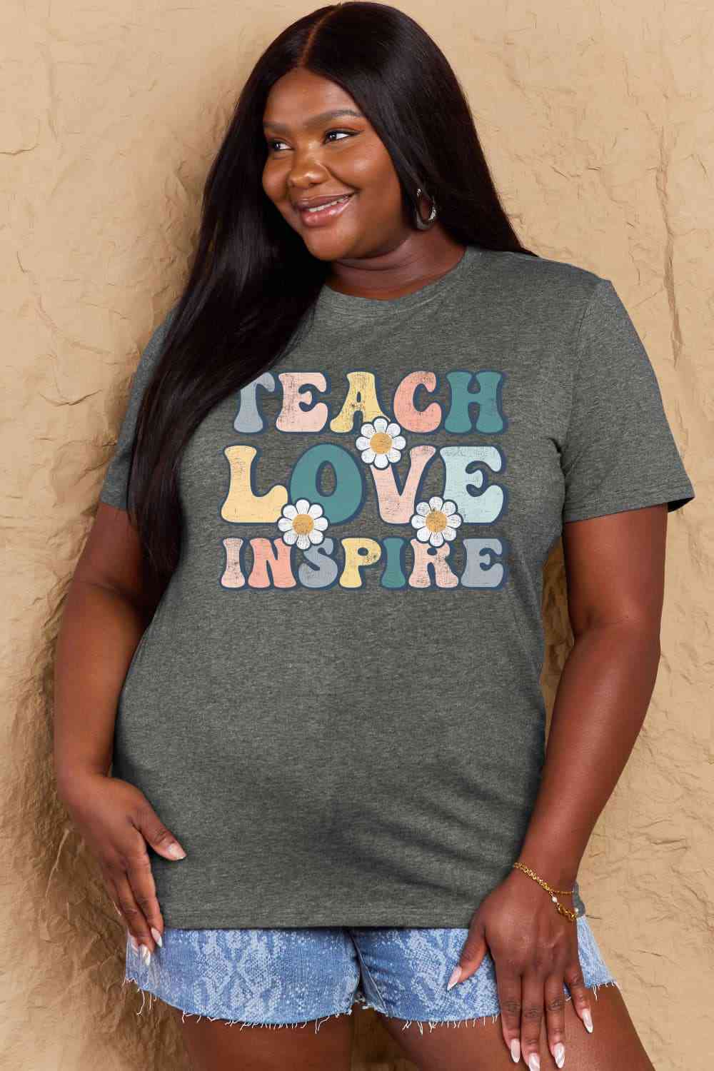 Camiseta de algodón con gráfico TEACH LOVE INSPIRE de talla grande de Simply Love