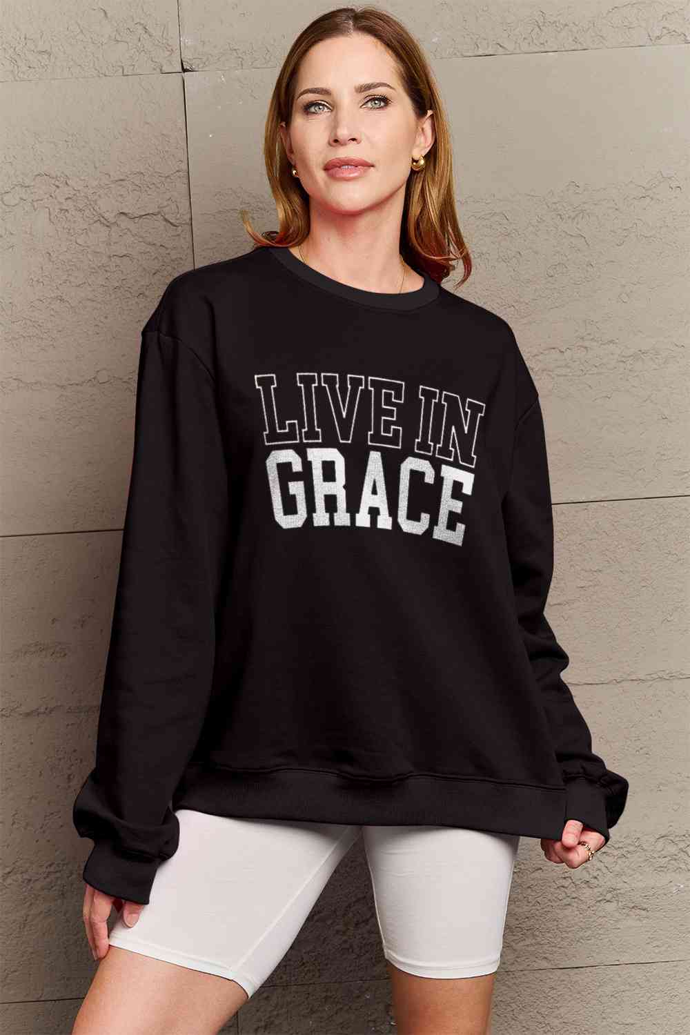 Sudadera con gráfico LIVE IN GRACE de tamaño completo de Simply Love