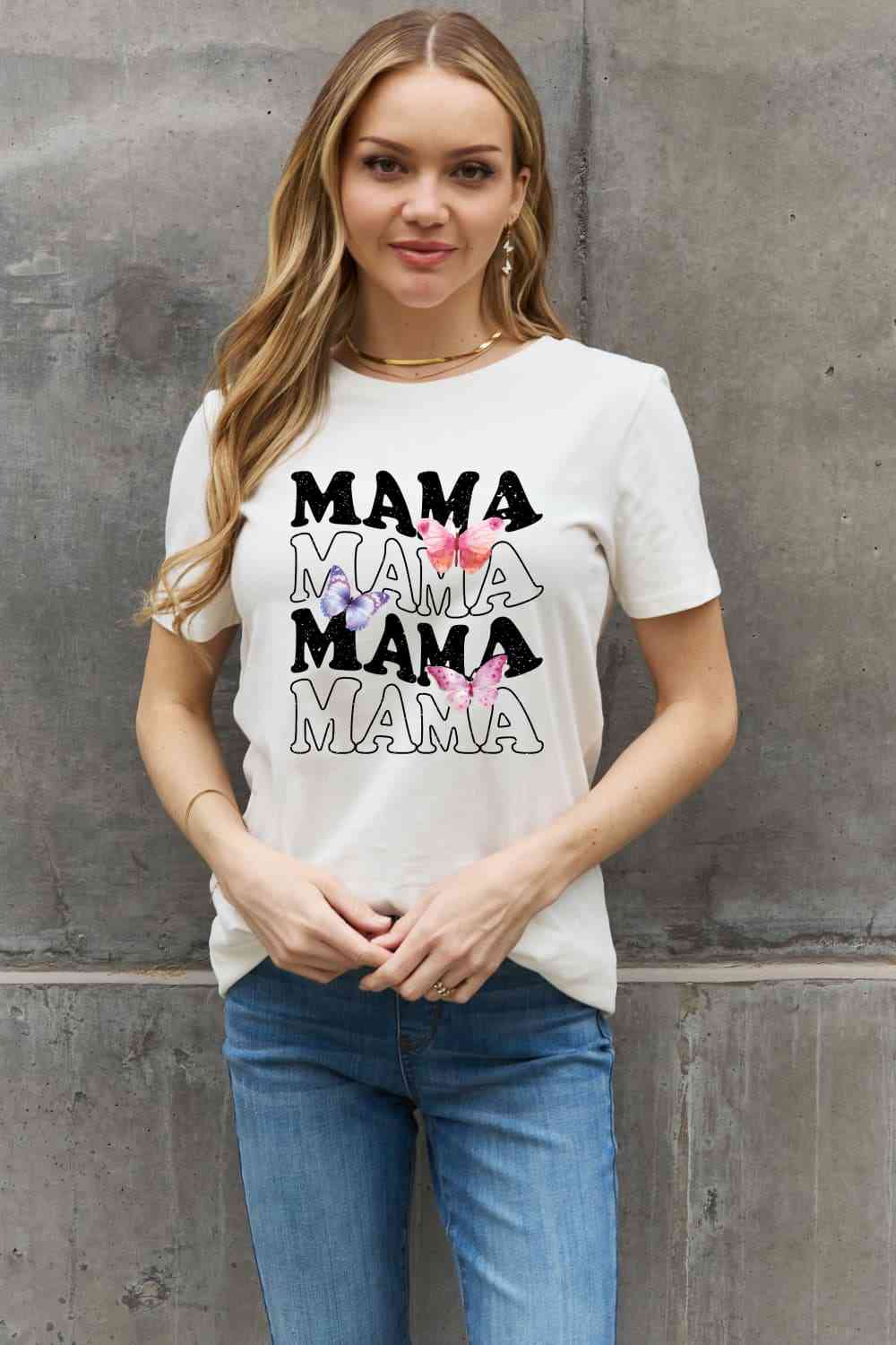 Camiseta de algodón con gráfico de mariposa MAMA de Simply Love
