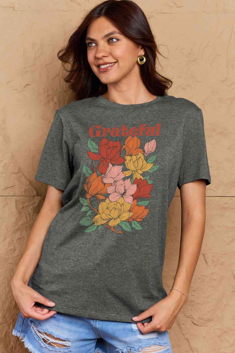 Camiseta de algodón con estampado de flores GRATEFUL de talla grande de Simply Love