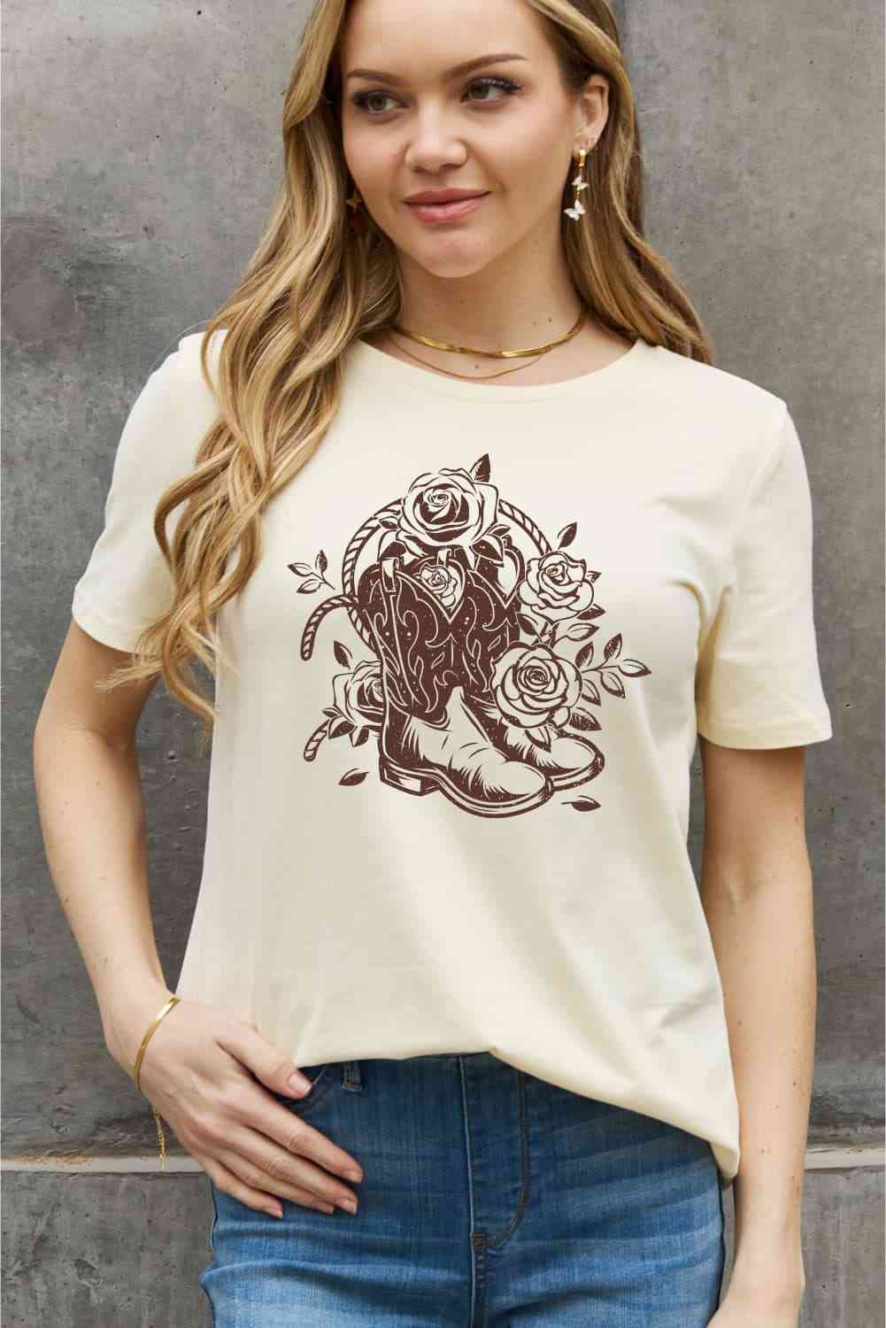 Camiseta de algodón con estampado de flores y botas vaqueras de tamaño completo de Simply Love