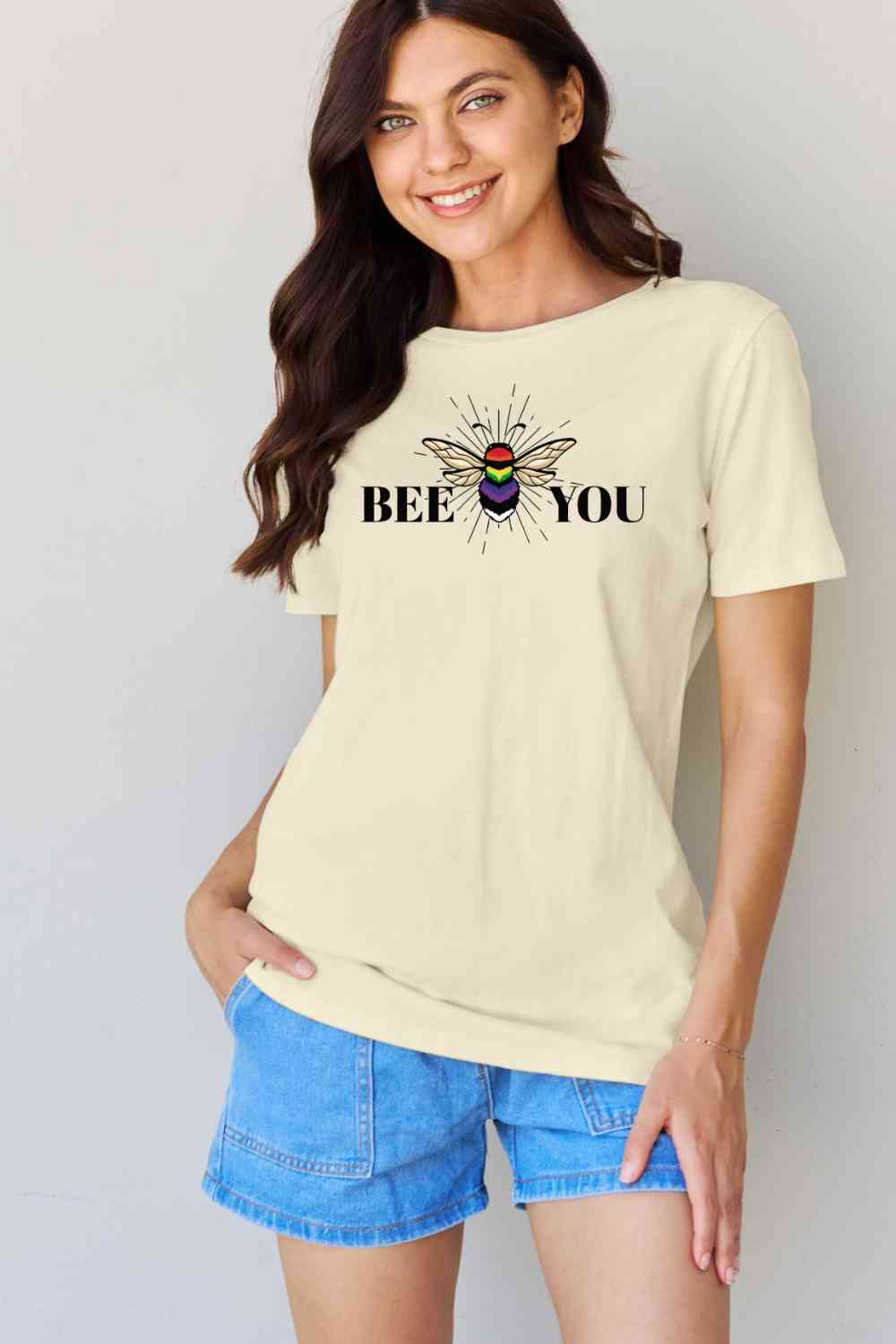 Camiseta gráfica BEE YOU de tamaño completo de Simply Love