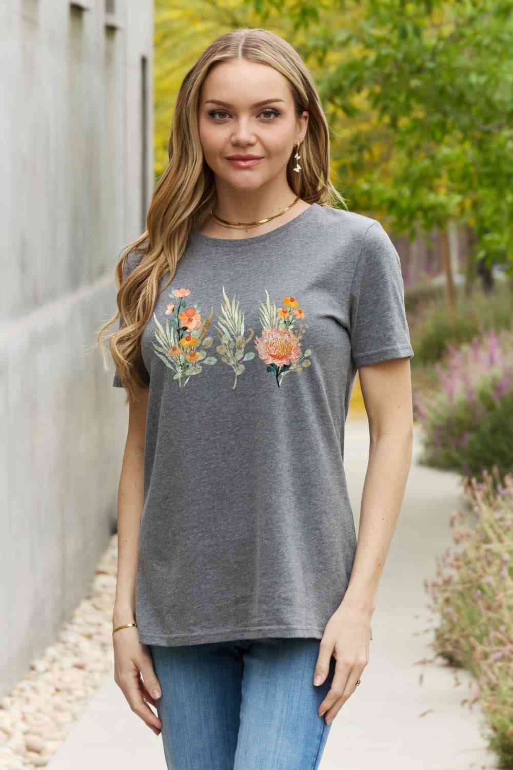 Camiseta de algodón con cuello redondo y estampado floral de Simply Love