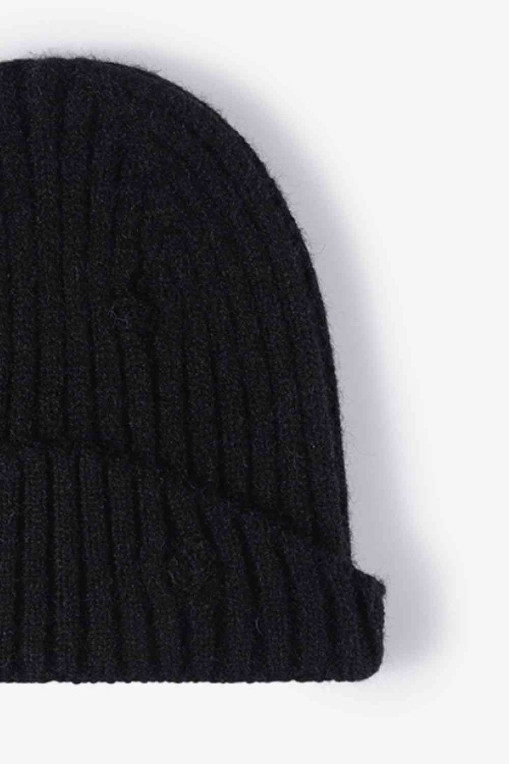 Gorro de punto de canalé desgastado