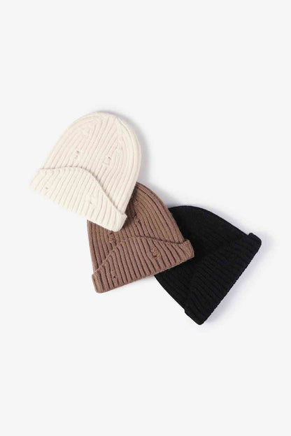 Gorro de punto de canalé desgastado