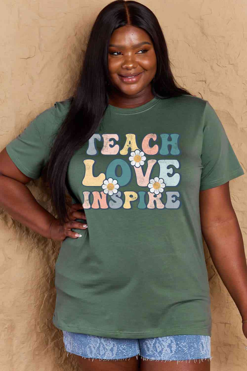 Simply Love フルサイズ TEACH LOVE INSPIRE グラフィック コットン T シャツ