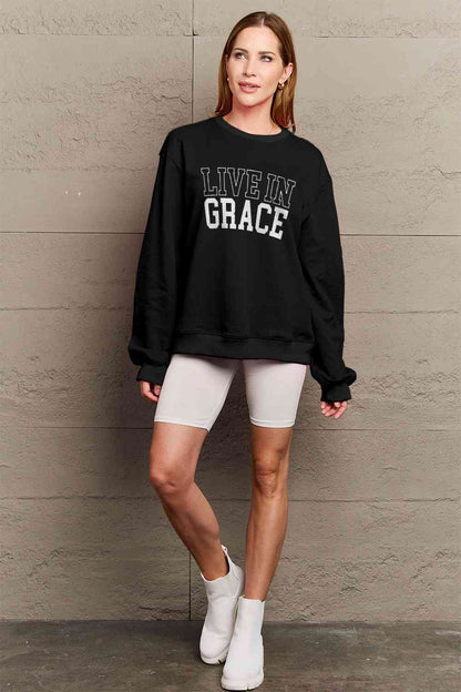 Sudadera con gráfico LIVE IN GRACE de tamaño completo de Simply Love