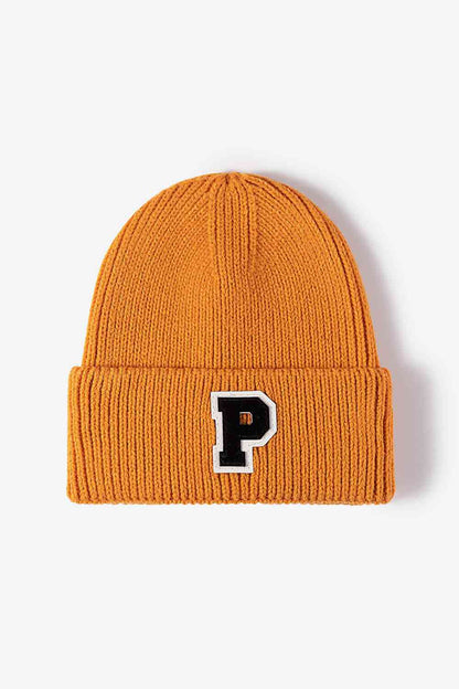 Gorro de punto con puños y parche de letras